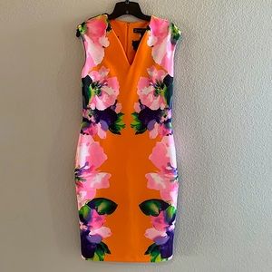 New York & Company Floral Bodycon Dress. Size Medium. NEW !